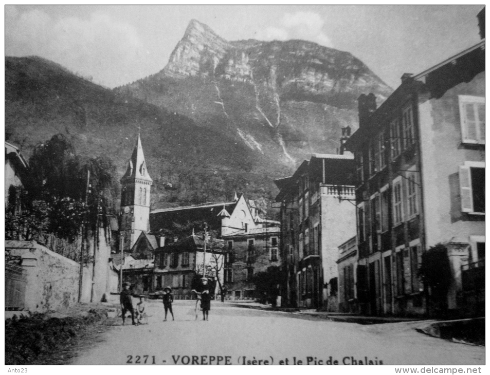 Cpa, 38, VOREPPE (Isère) Et Le Pic De Chalais - Voreppe