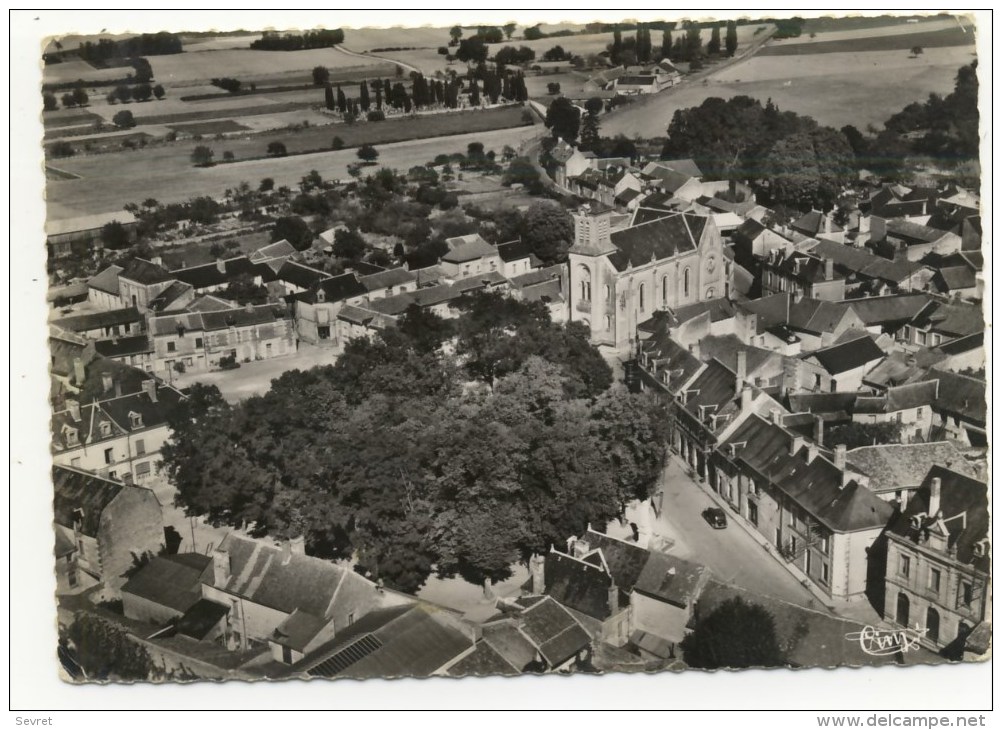 ST  GERVAIS LES TROIS CLOCHERS  Vue Aérienne - Place De L'Eglise   -  Rare.  CPM Dentelée - Saint Gervais Les Trois Clochers