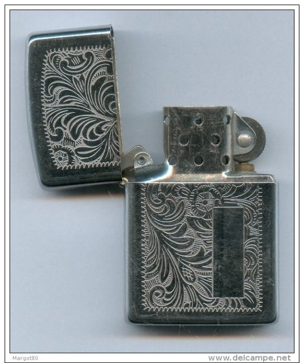 SUPERBE BRIQUET ZIPPO A ESSENCE - Zippo