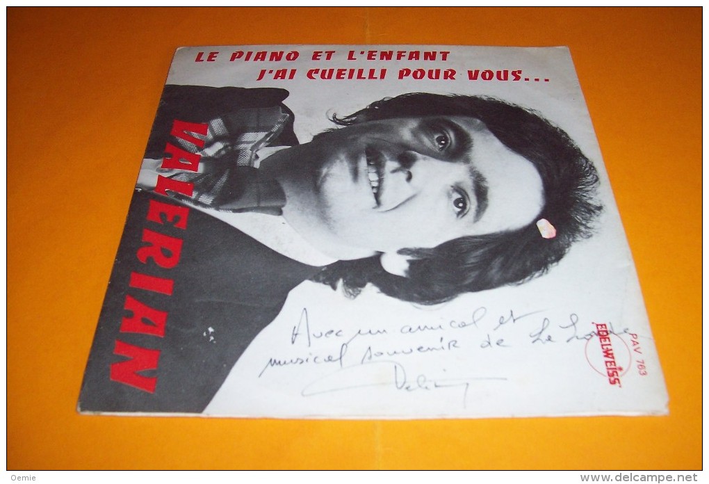 VALERIAN   AUTOGRAPHE SUR VINYLE 45 TOURS  °°  LE PIANO ET L´ENFANT  ET J´AI CUEILLI POUR VOUS - Autogramme