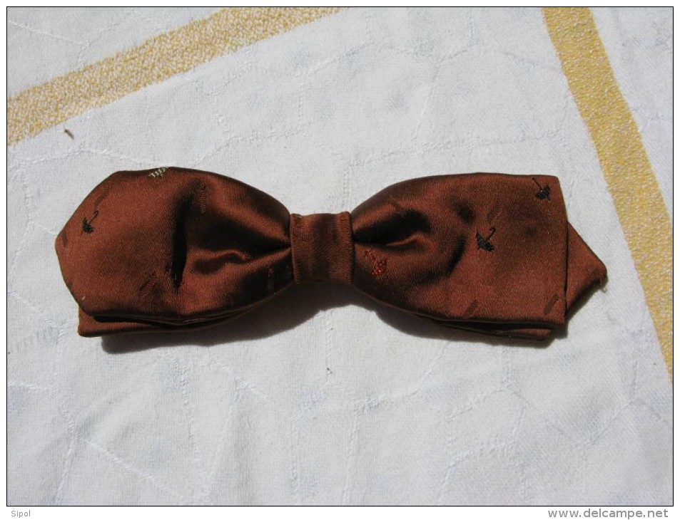 Cravate Transformée En Noeud Papillon - Satin Marron - Années 1950 Env - Ties