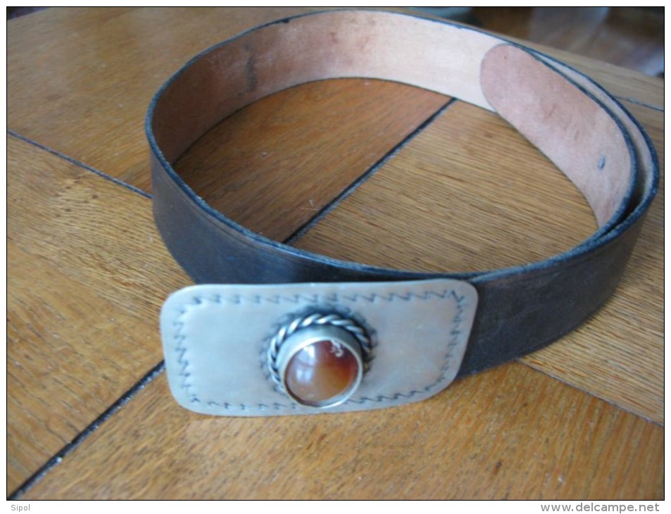 Ceinture  En Cuir Marine Avec Boucle Fantaisie Métal  Et Pierre  TBE - Broekriemen En Gespen