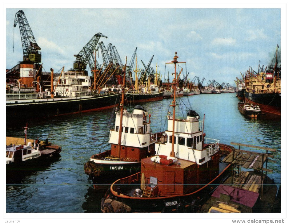 (808) Germany - Bremen And Tug Boat + Ship In Port - Tugboats