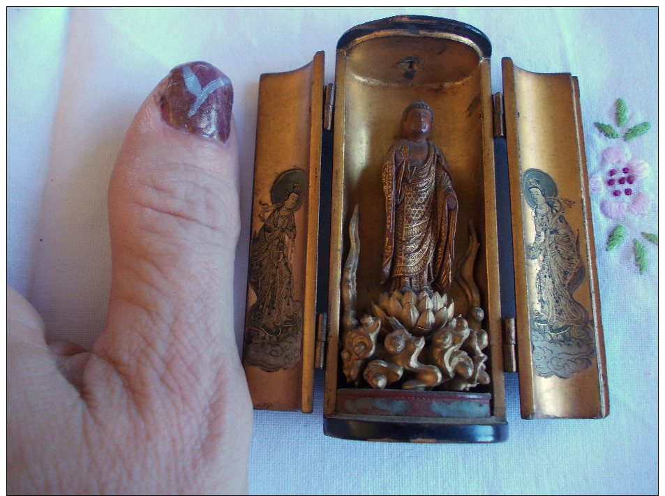 Petit Coffret De Forme Cylindrique Saint Asiatique Rare Datant De 1950 - Religion & Esotérisme