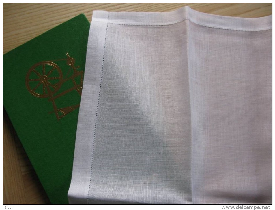 Boite De 3 Mouchoirs Blancs  En  LIN , Neufs "Irish Linen " 42 X 42 Cm Ourlet Avec Jours TBel Article - Handkerchiefs