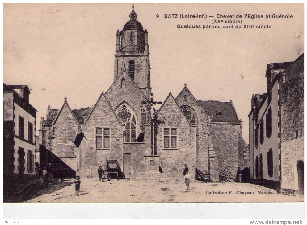 Batz-sur-Mer.. Animée.. Belle Vue De L'Eglise St-Guénolé - Batz-sur-Mer (Bourg De B.)