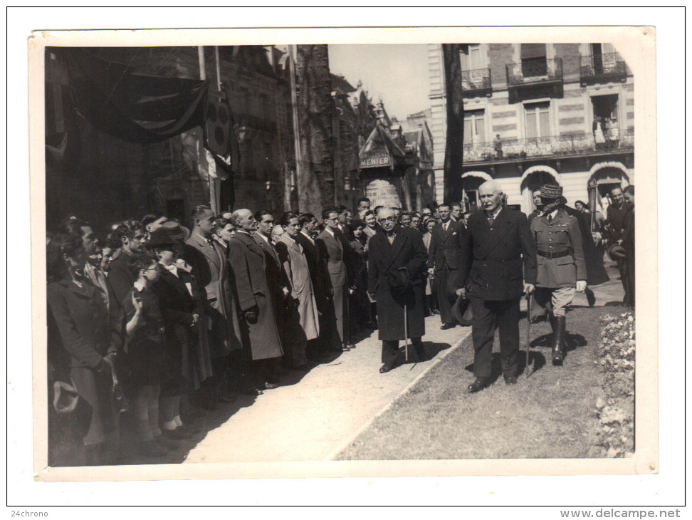 Regime De Vichy: Hommage Etudiants Au Marechal Petain 9 Avril 1942, Jerome Carcopino, Marechal Petain Et General Laure - Guerre, Militaire