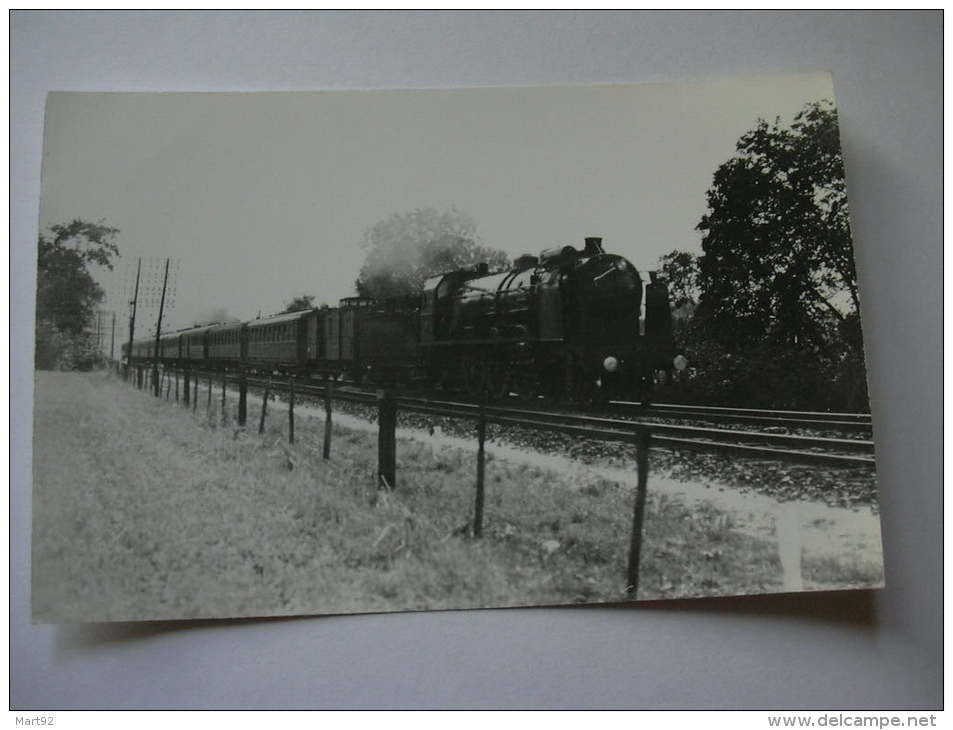 PHOTO LA VIE DU RAIL  TRAIN EXPRESS ENTRE PARIS ET MANTES VERS POISSY - Eisenbahnen