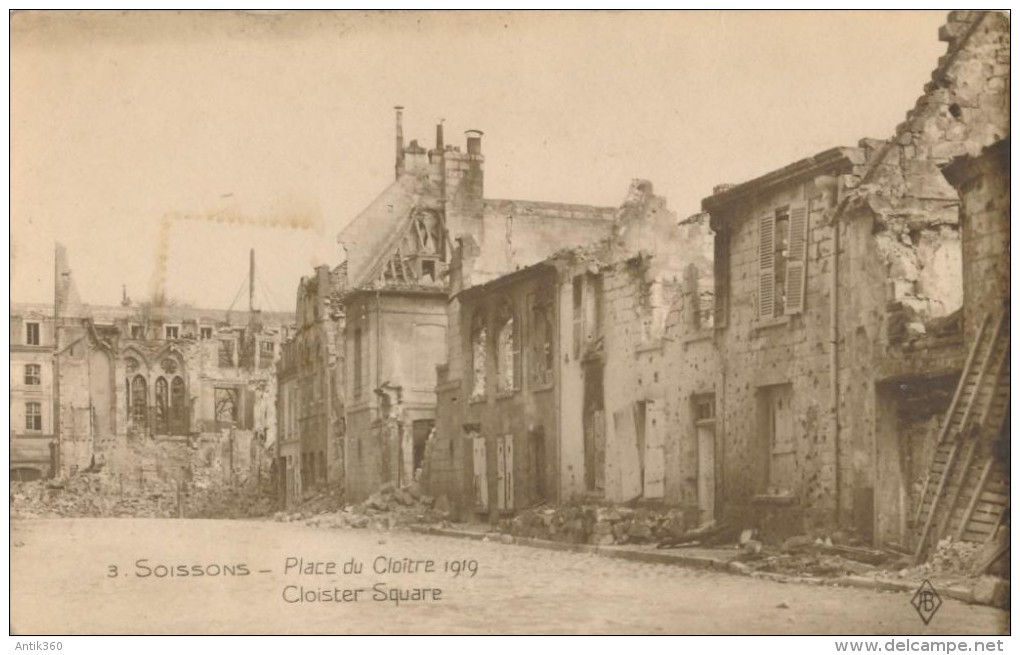 CPA 02 SOISSONS Carte-photo Place Du Cloître 1919 - Après Les Bombardements - - Soissons