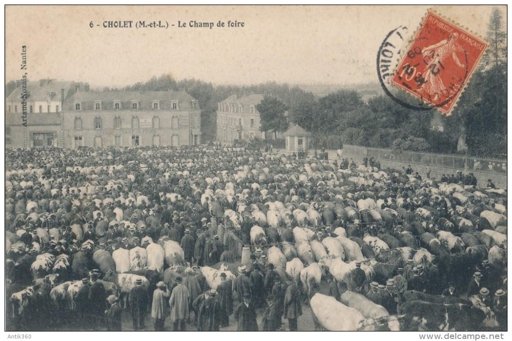 CPA 49 CHOLET - Le Champ De Foire - Très Animée - Cholet