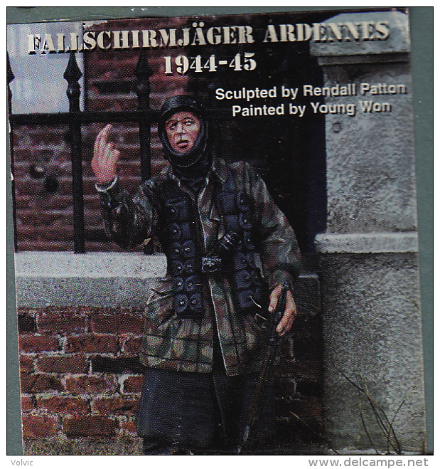 - WARRIORS - Figurine " Para Allemand Ardennes 1944-45  " - 1/35°- Réf 35127 - Figurine