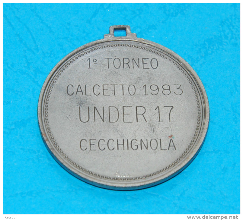 Medaglia Victoria - Bandoli - Torneo Calcetto 1983 Cecchignola - 4,2 Cm. Diameter - Professionnels/De Société