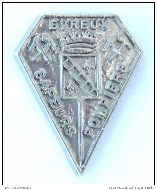 Pin's  Argentè Et Relief SAPEURS POMPIERS D'EVREUX (27) - Zamac - D1258 - Pompiers