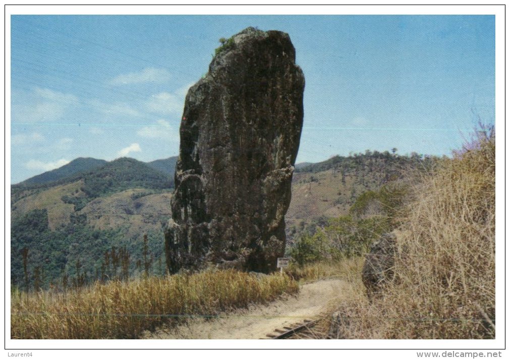 (499) Older Australian Postcard - QLD - Kuranda Rock - Cairns