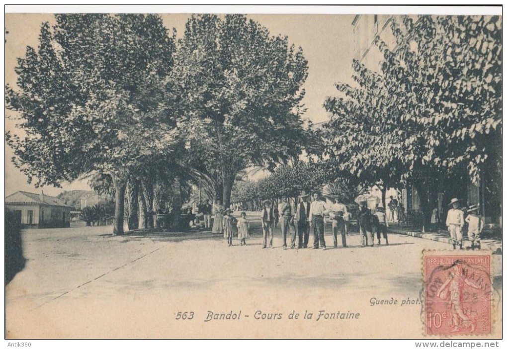 CPA 83 BANDOL - Cours De La Fontaine , Animée . - Bandol