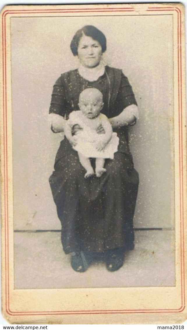 Lot   2   Photos Cartonnées  Femme Avec  BEBE  Et Fille - Antiche (ante 1900)