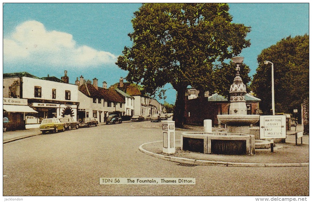 GREAT BRITAIN ENGLAND  THAMES DITTON   The Fountain - Surrey
