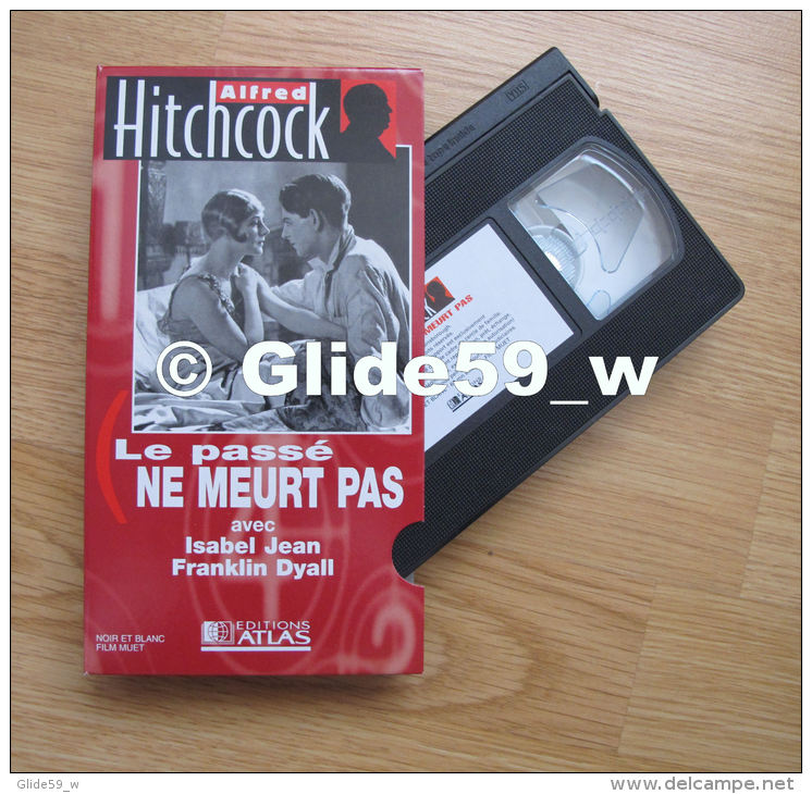 Alfred Hitchcock - Le Passé Ne Meurt Pas - K7 Vidéo VHS Noir &amp; Blanc - Muet (Ed. Atlas) - Occasion - Azione, Avventura