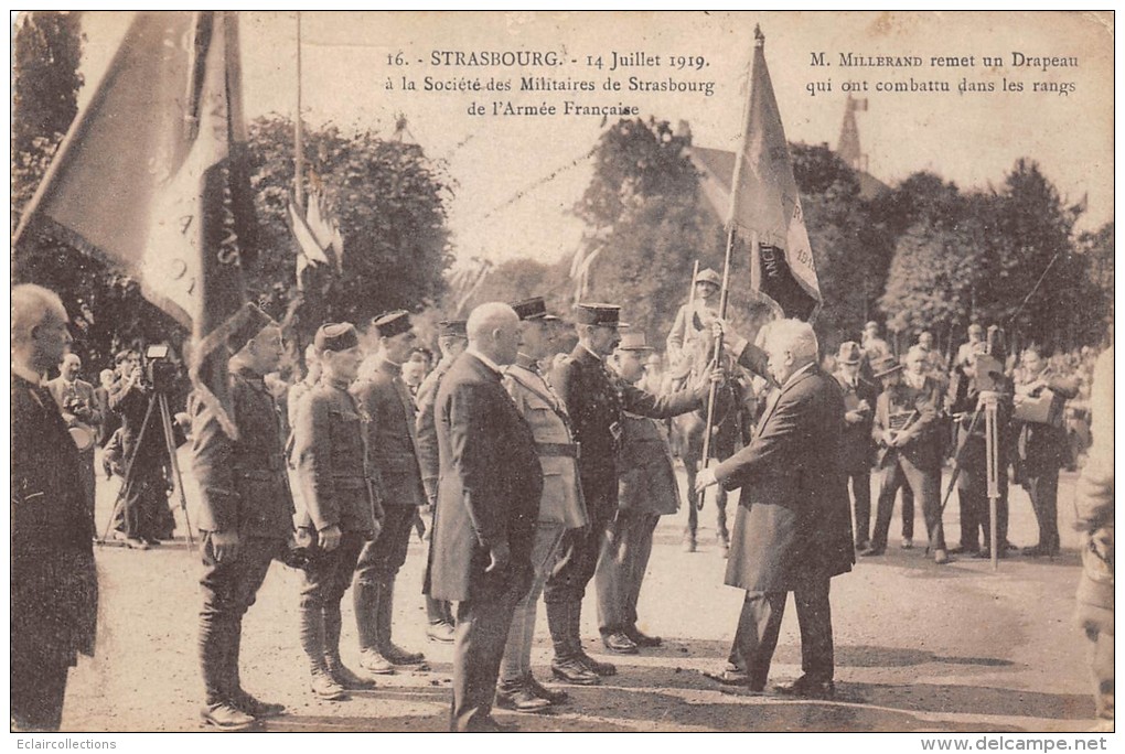 Strasbourg    67   Sté Militaires M Millerand Remet Le Drapeau  (carte De Carnet)  (voir Scan) - Straatsburg