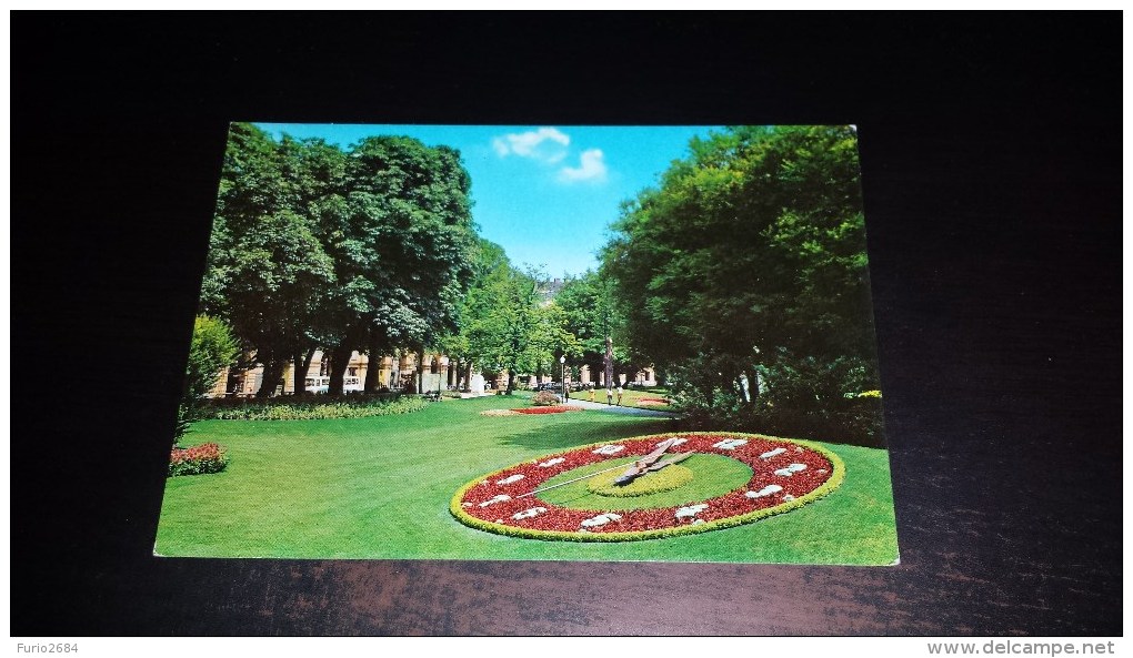 C-21542 CARTOLINA TORINO - I GIARDINI DELLA STAZIONE DI PORTA NUOVA E L'OROLOGIO FLOREALE - Stazione Porta Nuova