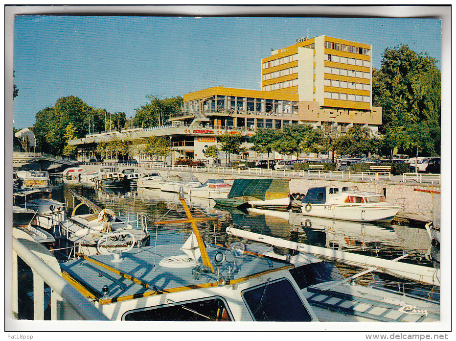 NOGENT SUR MARNE 94 - Piscine Et Port De Plaisance ( Bateaux Hotel Commerces ... ) CPM GF 1986 - Val De Marne - Nogent Sur Marne