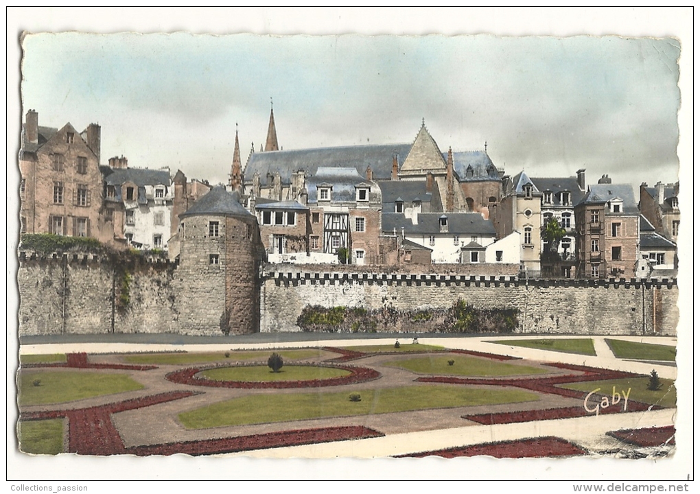 Cp, 56, Vannes, Les Remparts, Et La Cathédrale, Voyagée 1961 - Vannes