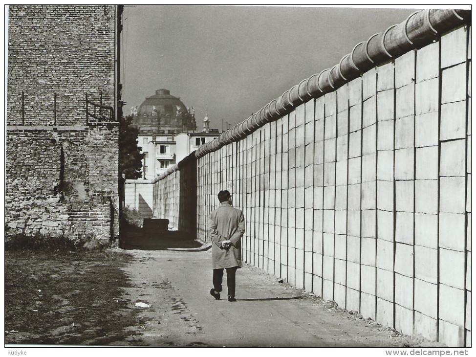 BERLIN - KREUZBERG  SPERRMAUER - Berlijnse Muur