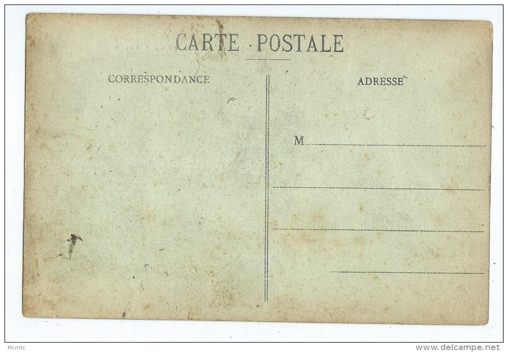 CPA  Abîmée-  Guiscard - Le Commencement De La Rue De Ham Et La Poste - Guiscard