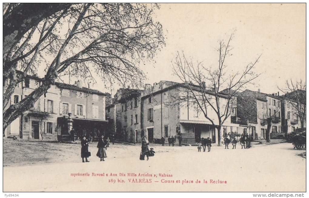 CPA - Valréas - Cours Et Place De La Reclure - Valreas