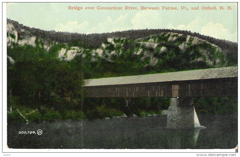 Covered Bridge Over Connecticut River, Between Fairlee Vermont And Oxford, New Hampshire - Other & Unclassified