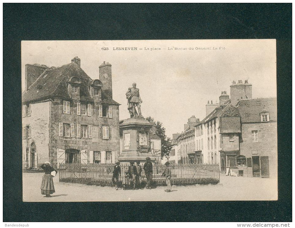 Lesneven (29) - Place - Statue Du General Le Flo (n° 623  Animée  Cachet Ferroviaire Lannilis à Brest - Lesneven