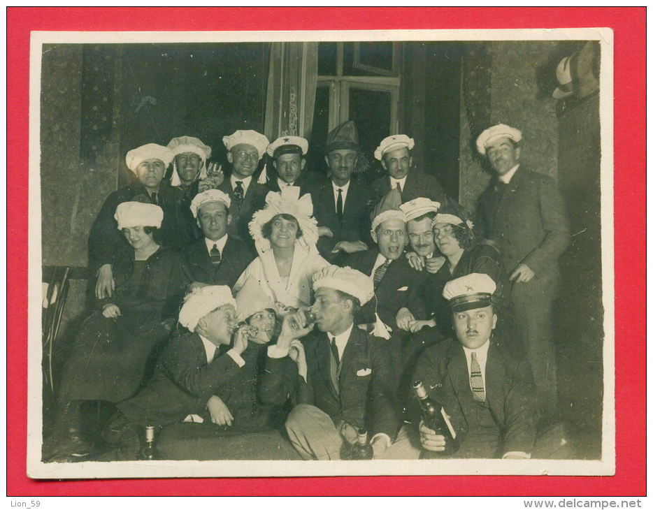 157834 / CARNIVAL - BERLIN GERMANY  1921 Celebrating The Name Day With A Glass Of Wine - STUDENTS Bulgaria Bulgarie - Carnaval