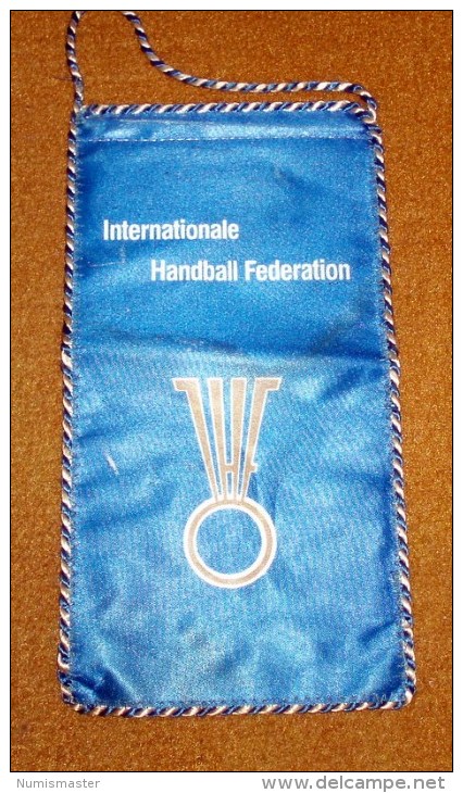 INTERNATIONAL HANDBALL FEDERATION , FLAG 105 X 200 Mm - Handbal