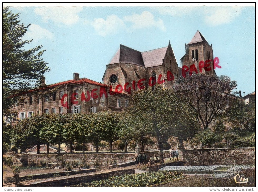 79 -  CELLES SUR BELLE - EGLISE ABBATIALE NOTRE DAME - VUE EXTERIEURE DE L' EGLISE ET DE L' ABBAYE - Celles-sur-Belle