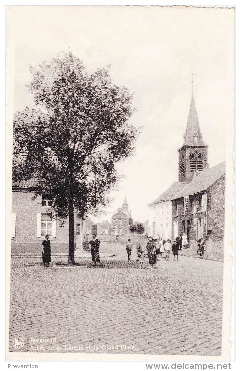 BERNISSART - Arbre De La Liberté Et La Grand´Place - Carte Très Animée - Bernissart