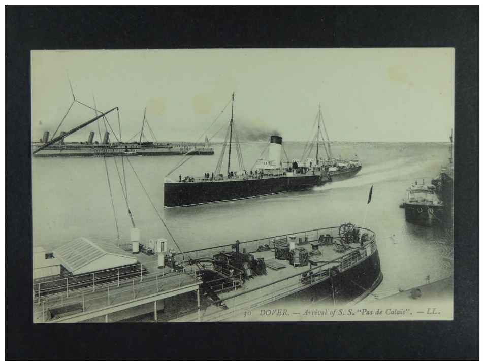 Dover Arrival Of  S.S. Pas De Calais - Steamers