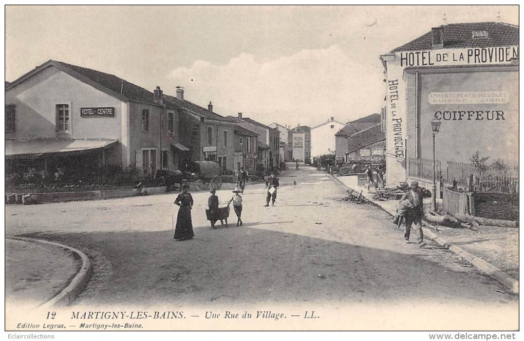 Martigny Les Bains    88        Une Rue  Hôtel De La Providence - Sonstige & Ohne Zuordnung