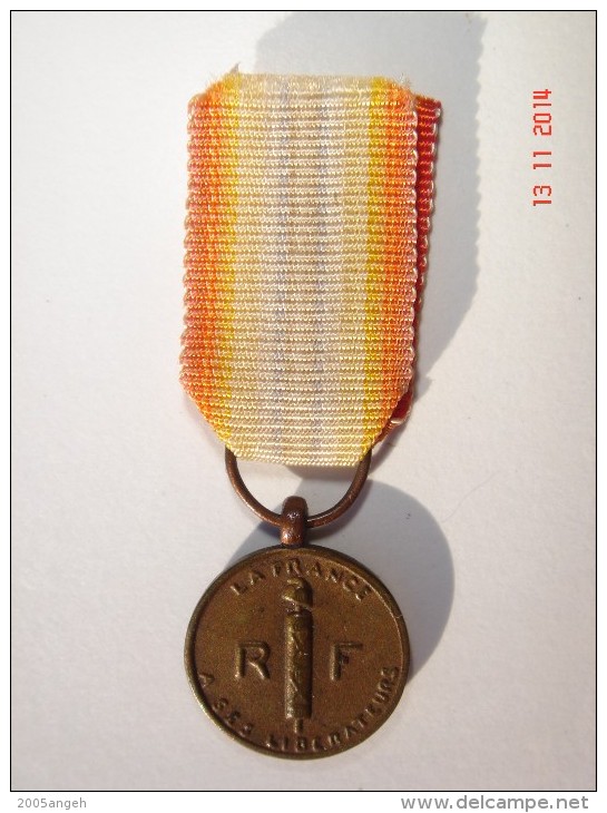Médaille De France Libérée En Réduction Diam. 13 Mm - Très Bon état. - Autres & Non Classés