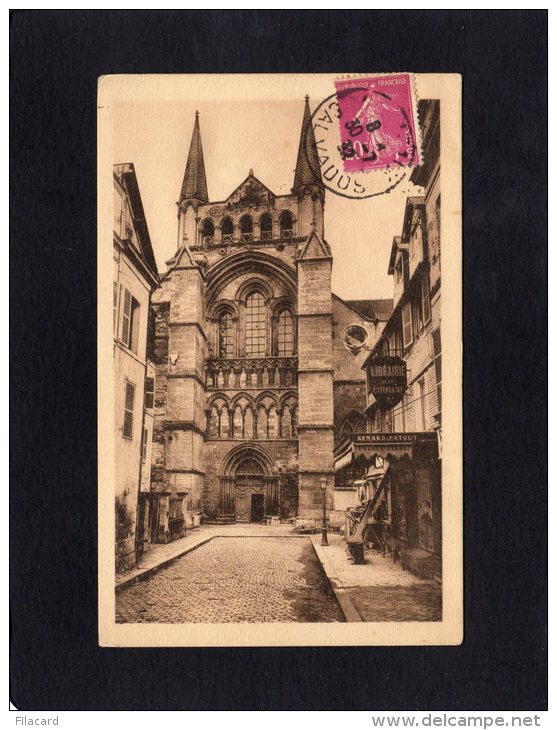 50377  Francia,  Lisieux,  La  Rue  De  Paradis,  Portail De La  Cathedrale  Saint Pierre,  VG  1932 - Lisieux