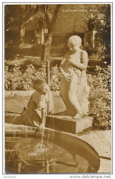 Real Photo Cuernavaca Mor. Pissing Statue And Boy Drinking Urinating Card - Mexico
