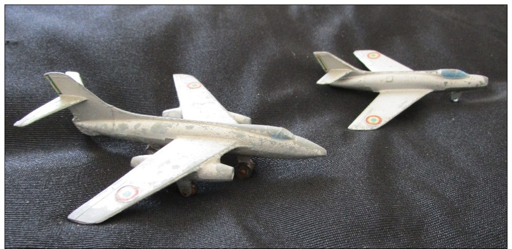 AVIONS DINKY TOYS : Mystère IV Et VAUTOUR - Avions & Hélicoptères