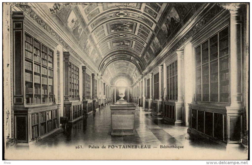 BIBLIOTHEQUES - Livres - Chateau De FONTAINEBLEAU - Bibliothèques