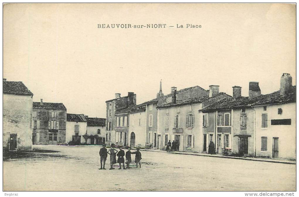 BEAVOIR SUR NIORT      LA PLACE - Beauvoir Sur Niort