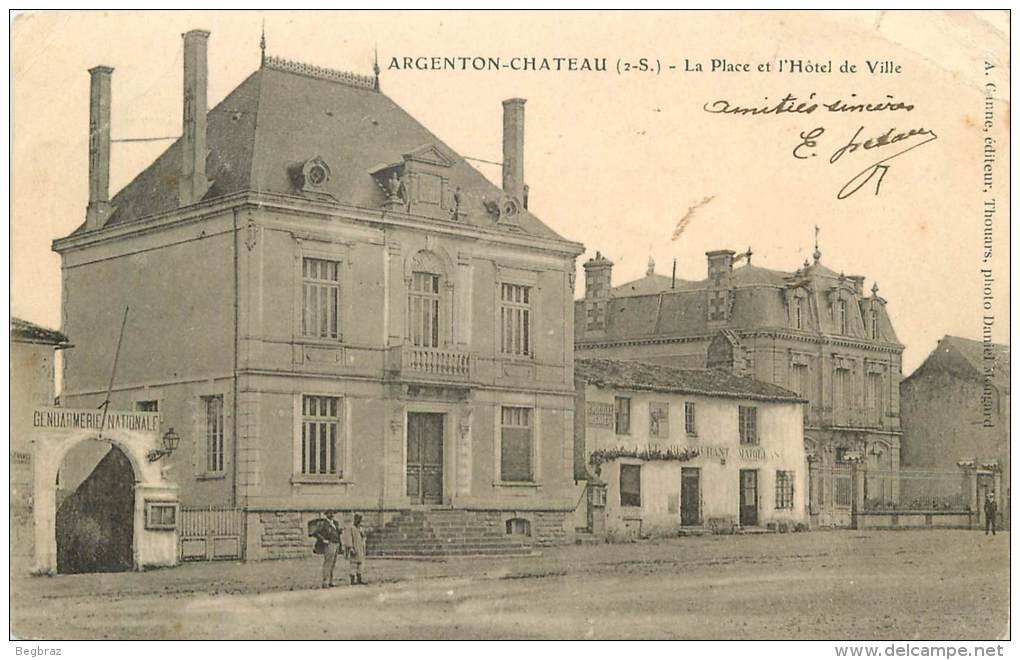 ARGENTON CHATEAU     PALCE DE L HOTREL DE VILLE     GENDARMERIE - Argenton Chateau