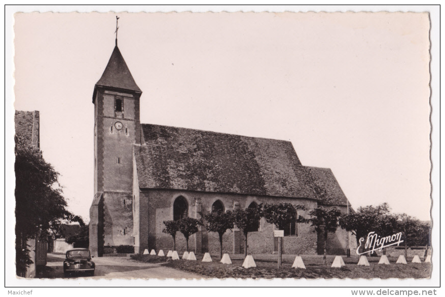 Saint Georges-Motel - L'Eglise ( Automobile 4 CV) Pas Circulé - Saint-Georges-Motel