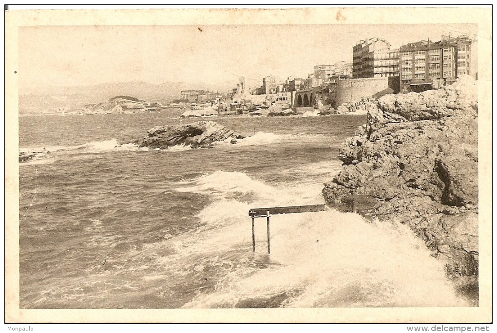 13. CP. Bouches-du-Rhône. Marseille, Un Coin De La Corniche - Autres & Non Classés