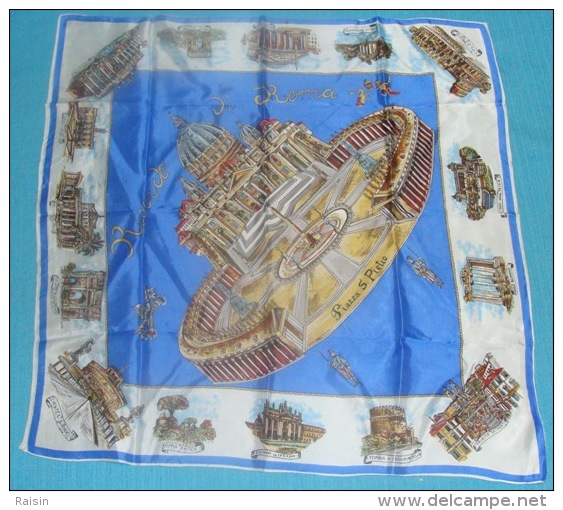 Foulard  Vintage Satiné " Ricordo Di Roma "   Piazza S. Pietro Au Centre Des Divers Monuments  BE - Hoofddoeken En Sjaals