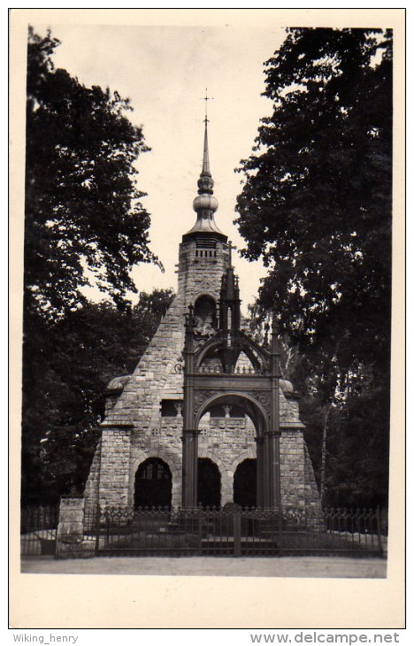 Lützen - S/w Gustav Adolf Kapelle Mit Denkmal - Lützen