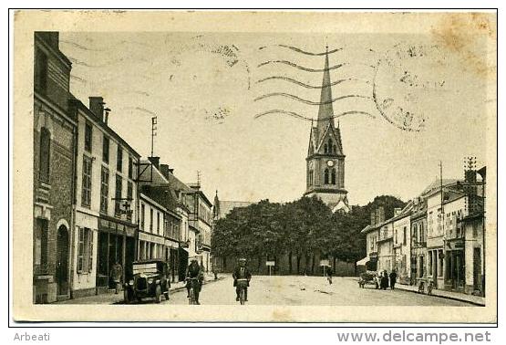 51 MOURMELON-LE-GRAND ++ Eglise Et  Place Clémenceau ++ - Mourmelon Le Grand