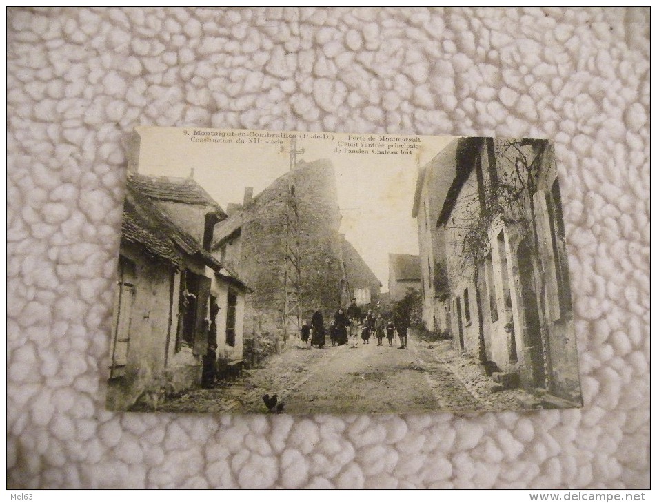 A223.CPA 63.MONTAIGUT-en-COMBRAILLES.  Porte De Montmarault.c'était L'Entrée Principale. Beau Plan Animé. Ecrite 1920 - Montaigut